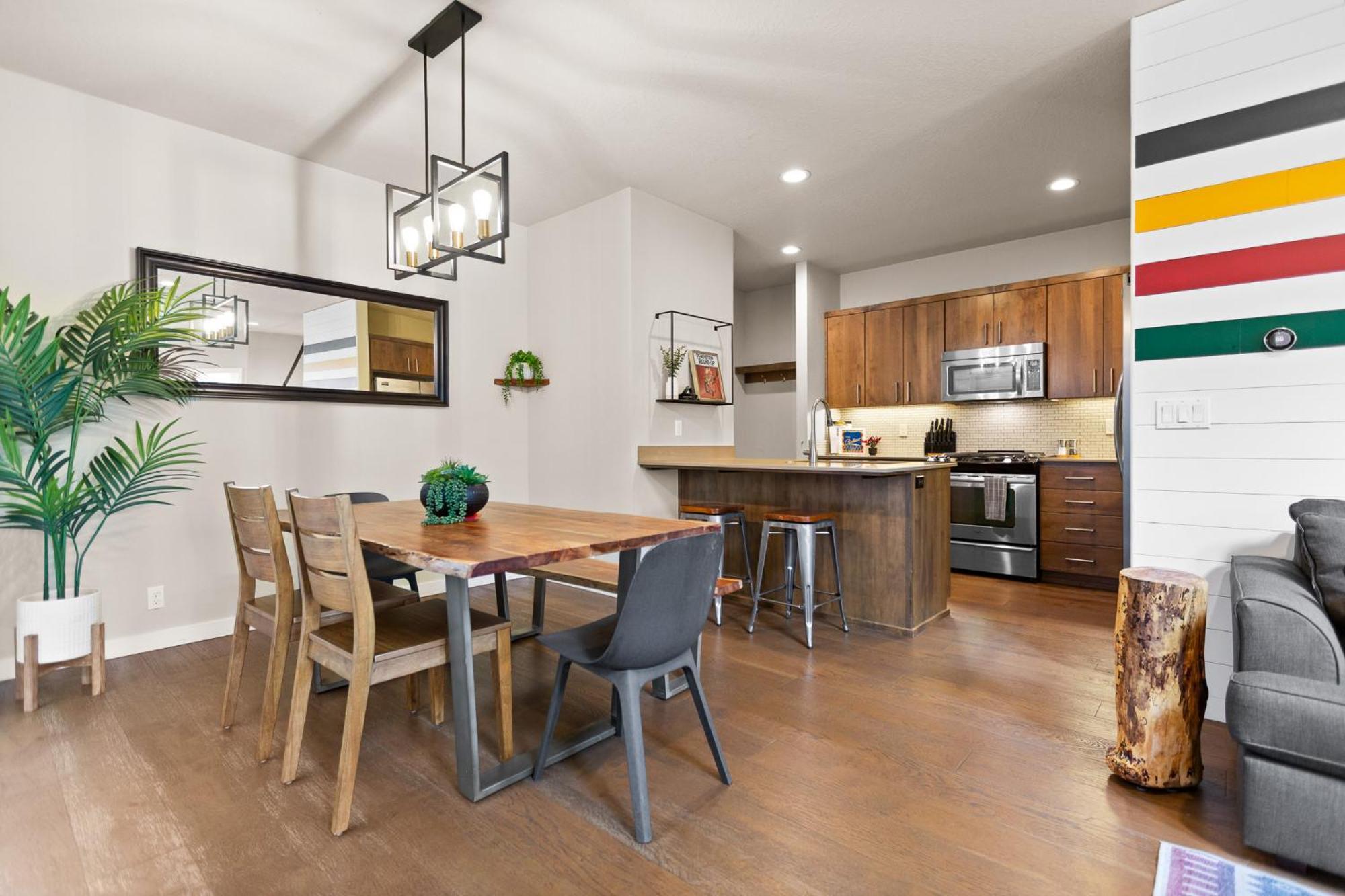 Вилла The Pendleton - Walkable - Arcade Loft - Modern- Light & Bright Юджин Экстерьер фото